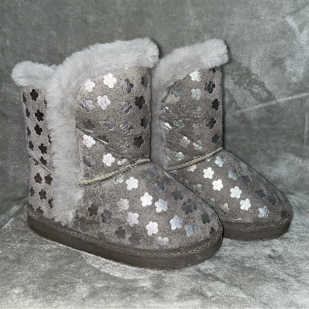 Olivia Miller Girls Gray Silver Flower Slipper Boots Size 12 Cozy Winter